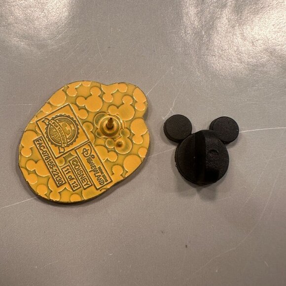 Disney Acorn Cookie Trading Pin Duffy Teddy Bear Friends Autumn HKDL Fall Badge - Picture 3 of 7